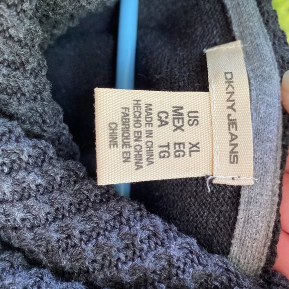 Sweater XL - Picture 3 of 3